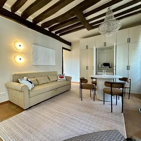 Typical And Elegant - 5 Mouffetard Pantheon Apartment