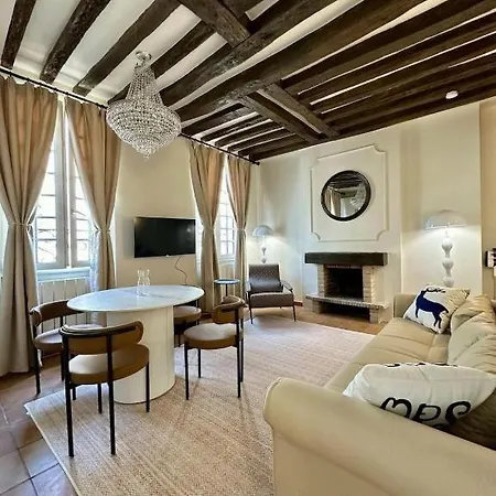 Typical And Elegant - 5 Mouffetard Pantheon Apartment